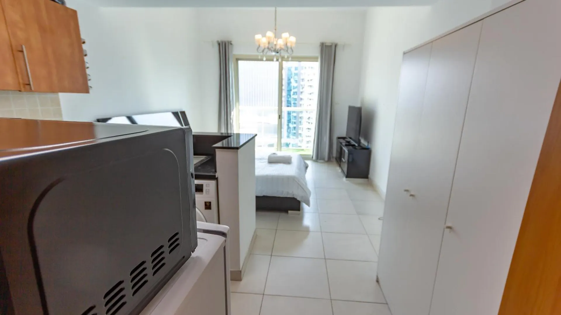 Deluxe Studio For Rent At Marina View Towers Дубай Проживание в семье