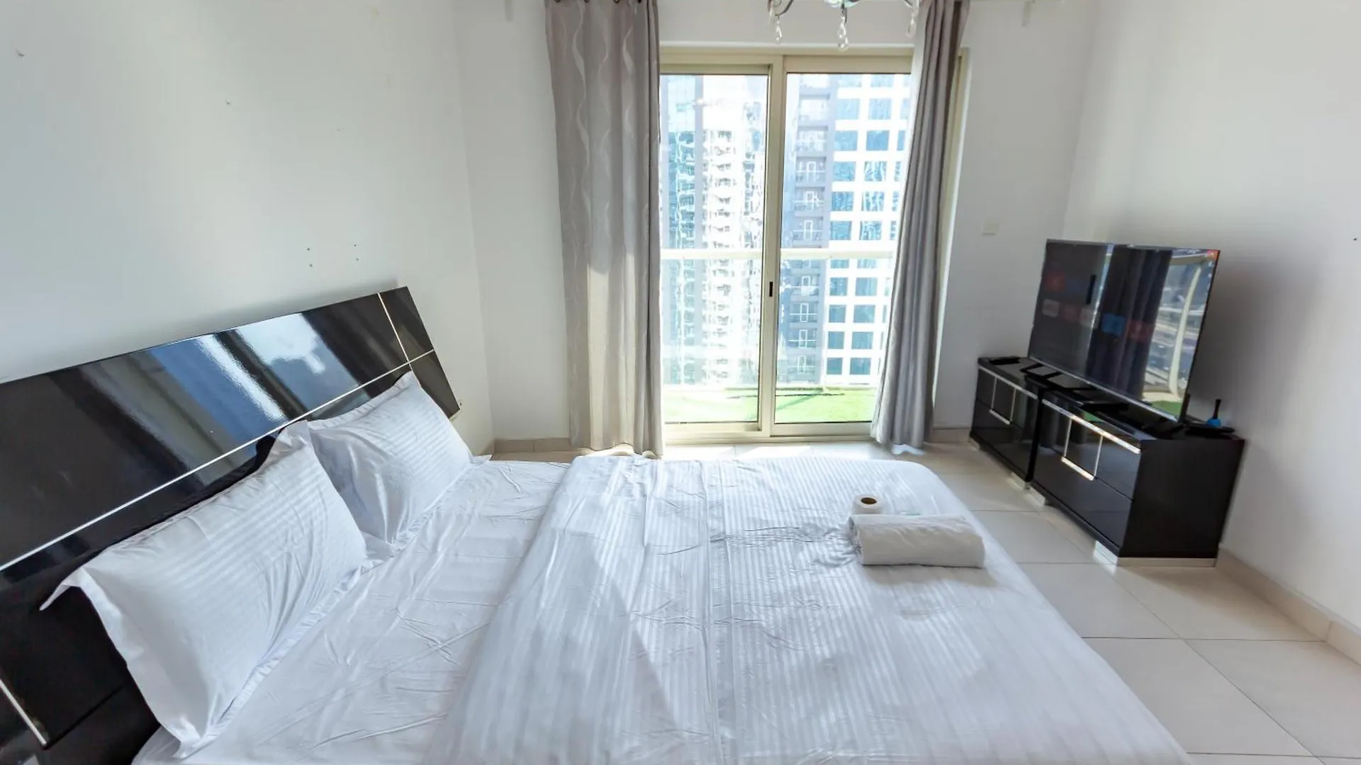 Deluxe Studio For Rent At Marina View Towers Дубай