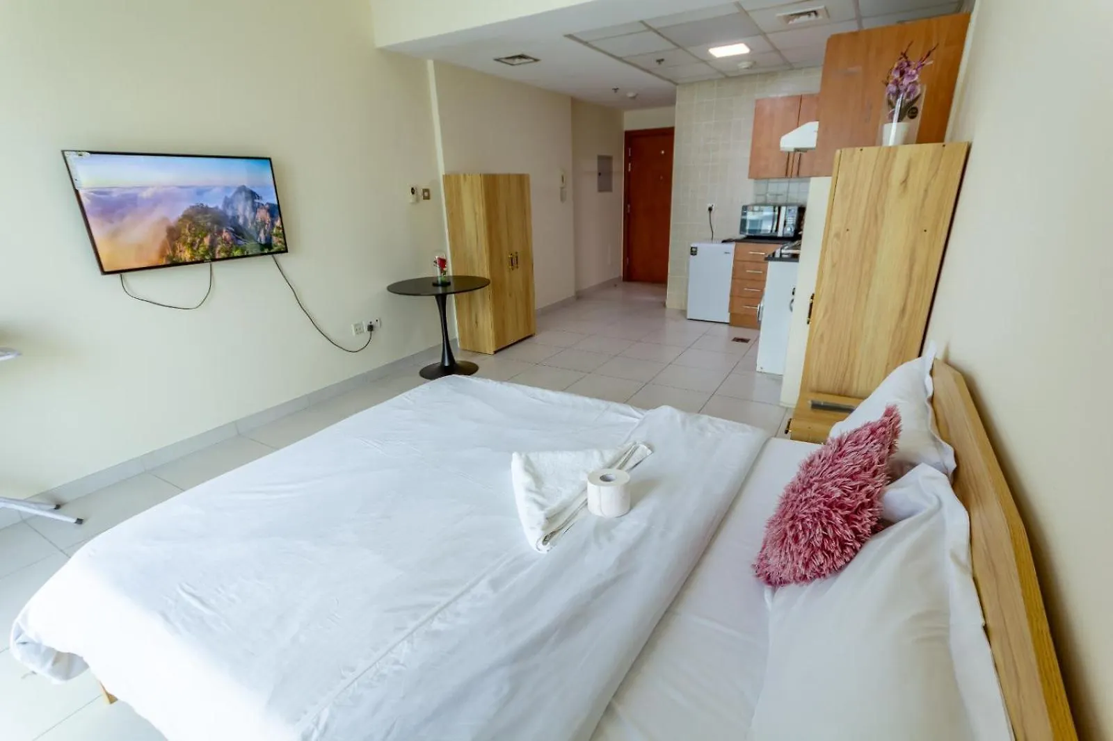 Deluxe Studio For Rent At Marina View Towers Дубай Проживание в семье
