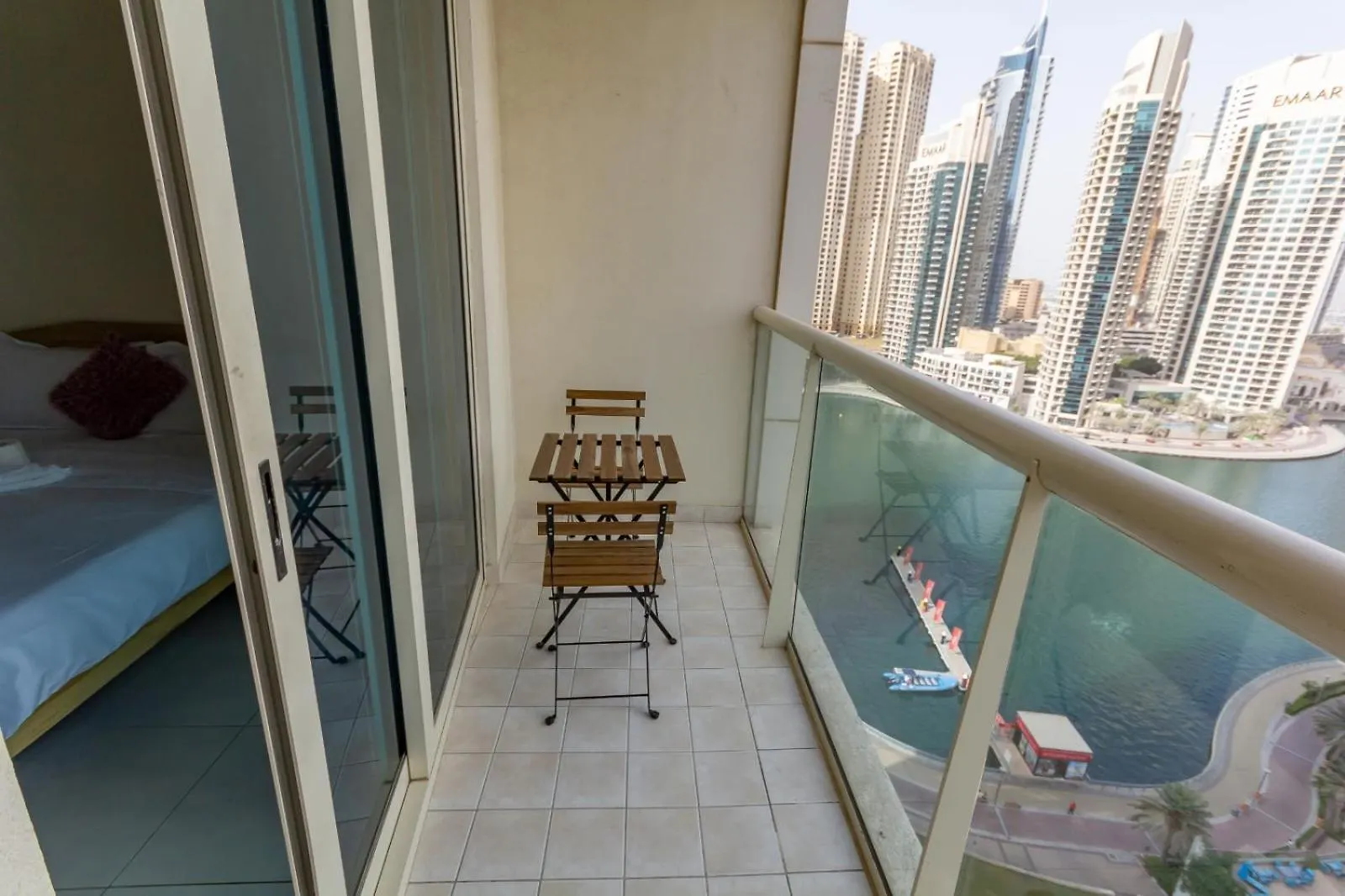 Deluxe Studio For Rent At Marina View Towers Дубай Проживание в семье