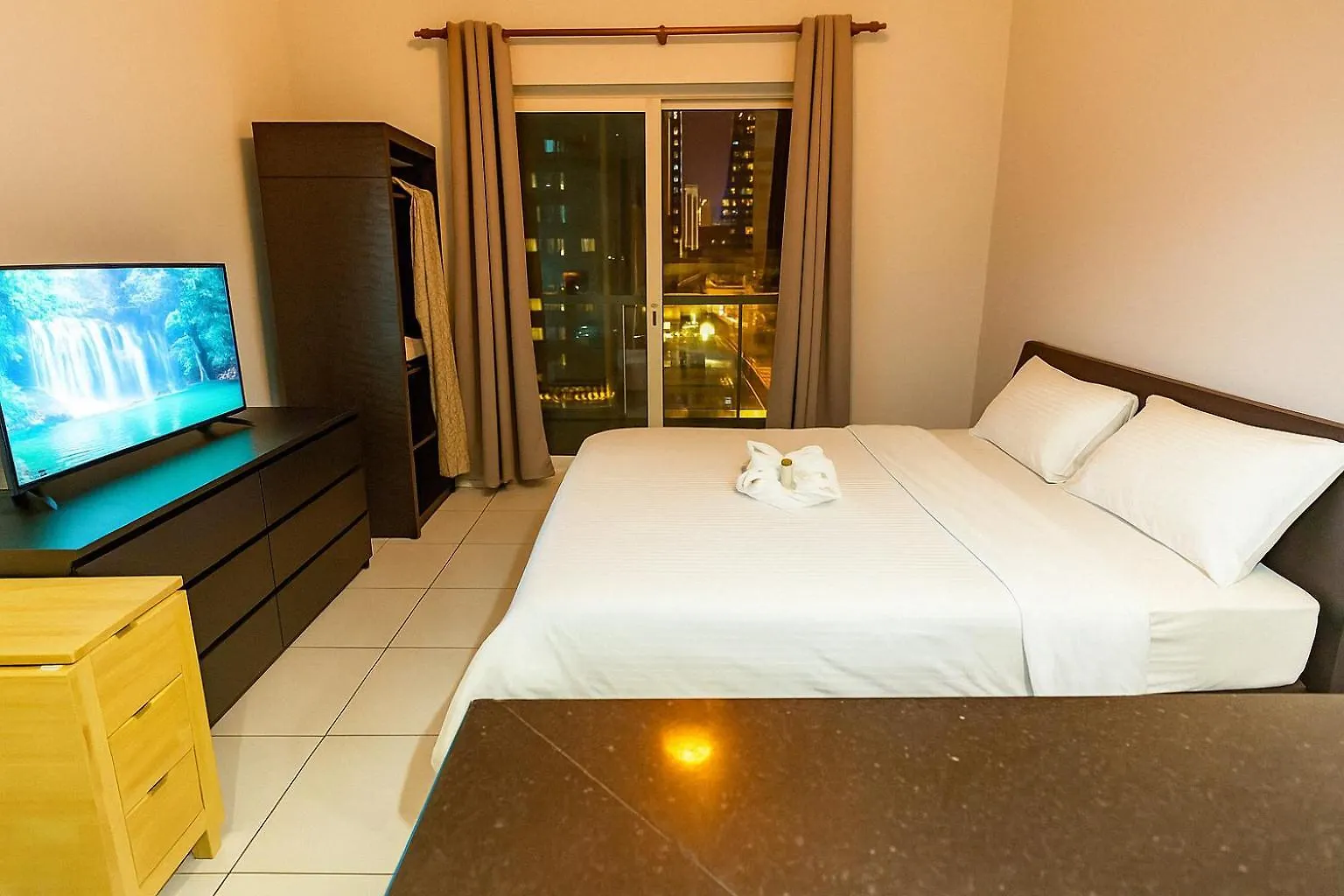Deluxe Studio For Rent At Marina View Towers Дубай Проживание в семье