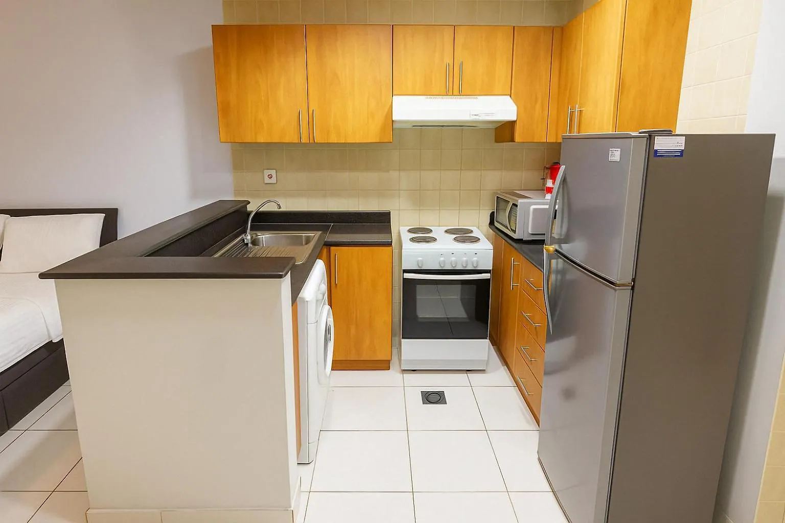 Deluxe Studio For Rent At Marina View Towers Дубай