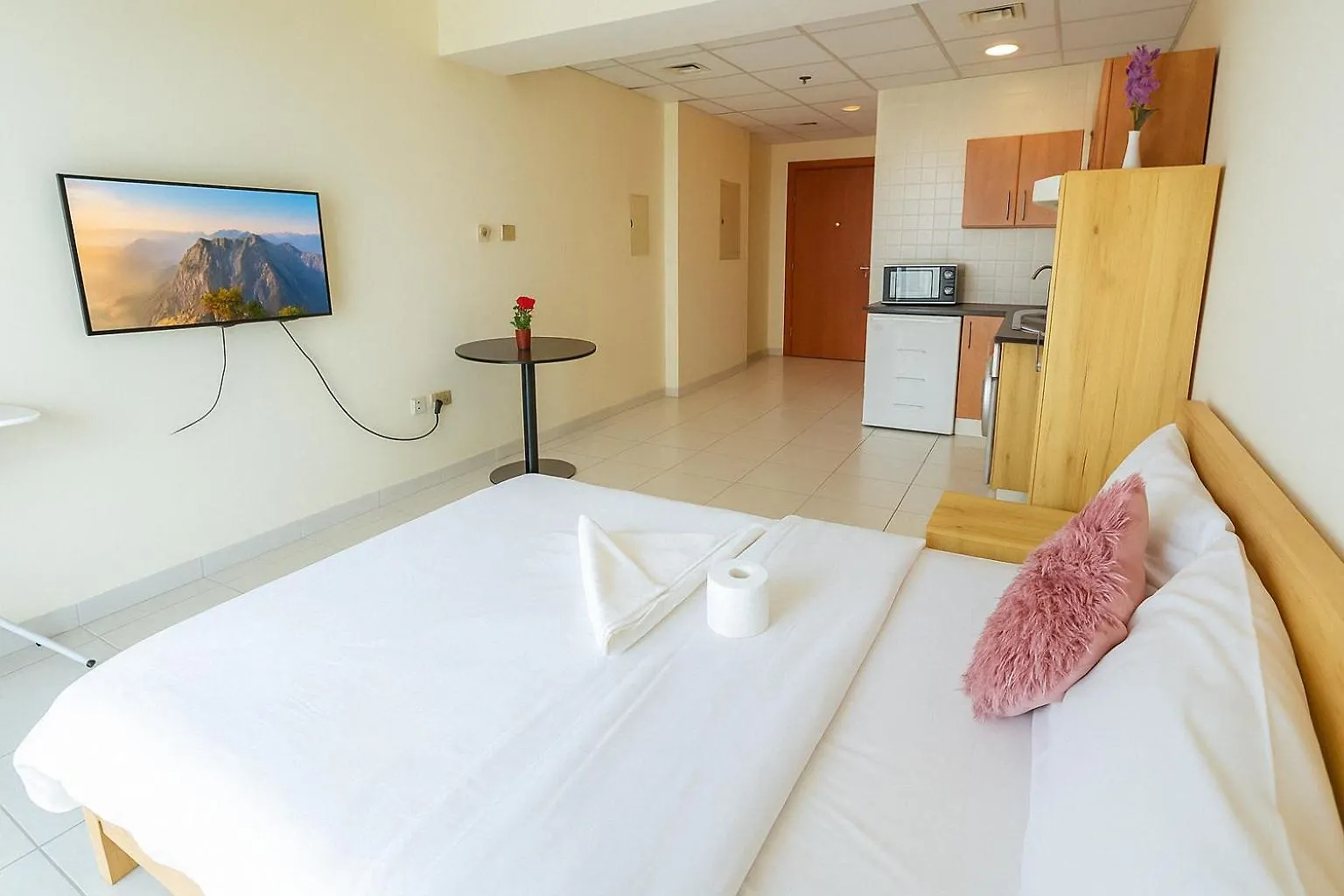 Deluxe Studio For Rent At Marina View Towers Дубай Проживание в семье