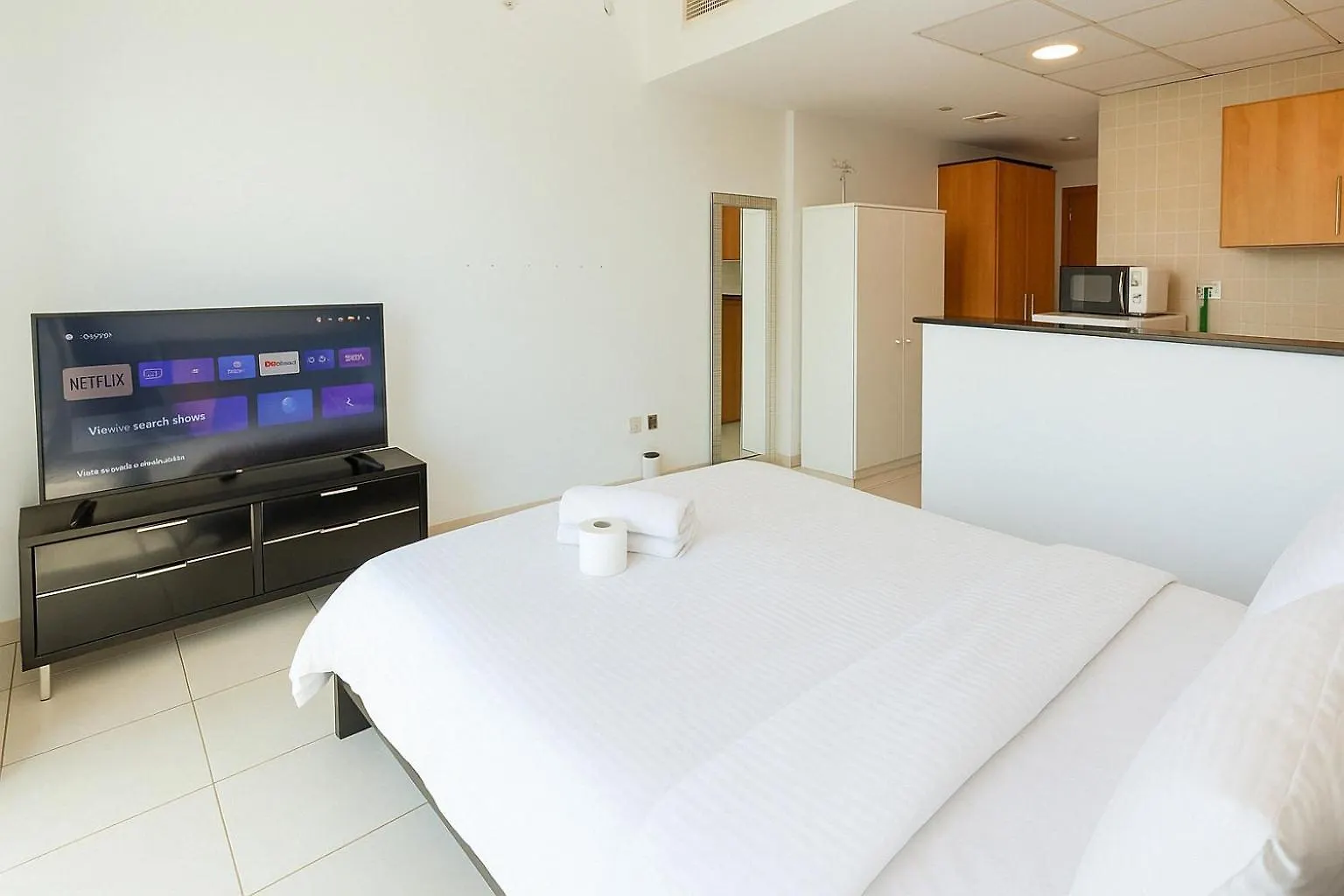 Deluxe Studio For Rent At Marina View Towers Дубай Проживание в семье