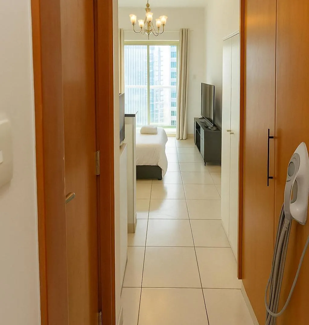 Проживание в семье Deluxe Studio For Rent At Marina View Towers Дубай
